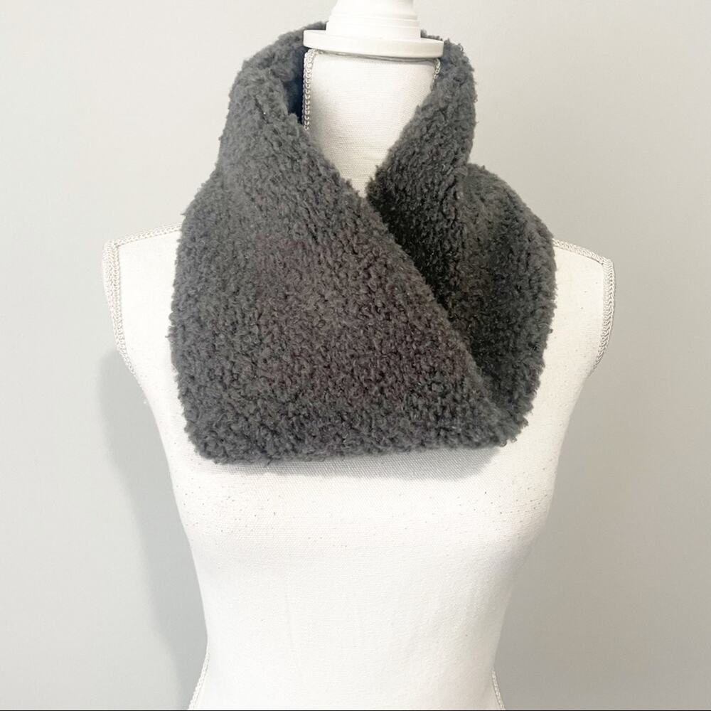 Rachael Roy gray infinity scarf NWT soft New